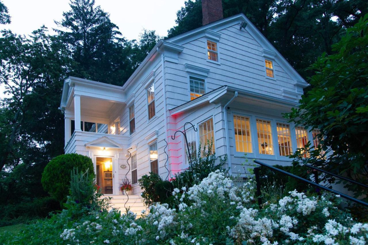 فندق The Harbor Rose Bed & Breakfast Cold Spring Harbor المظهر الخارجي الصورة